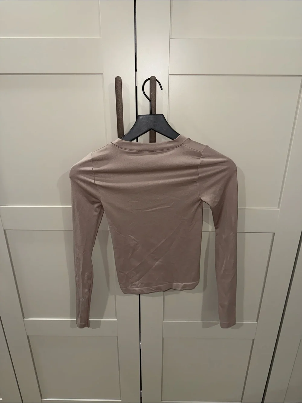 Aritzia Sunday Best Top Women XS Taupe SinchSeamless Long Sleeve Crew Neck